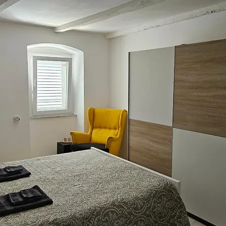 Emona * マリ・ロシニュ