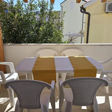 Emona Apartment *