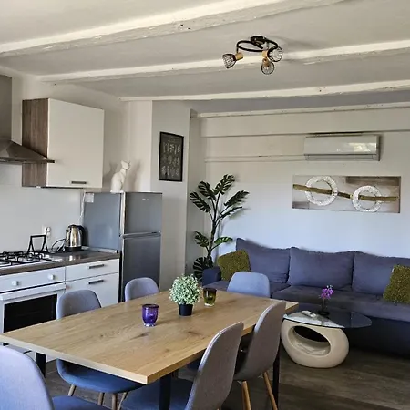 Apartment Emona *