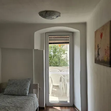 Emona Apartment *