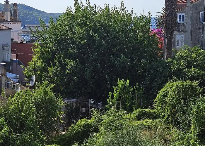 Emona Apartment *