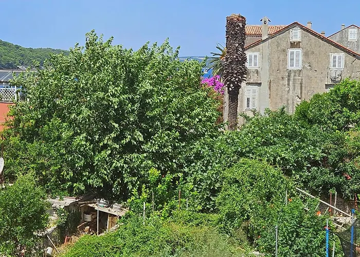 Emona Apartment *