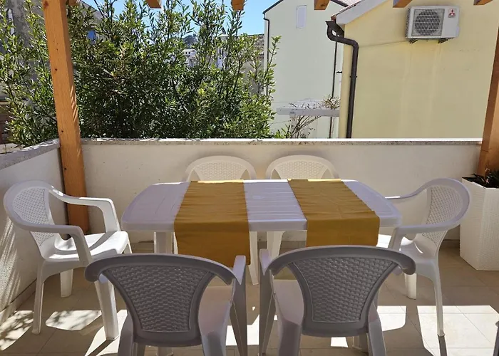 Emona Apartment *